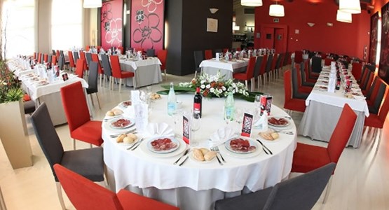 Mesa lista para comer